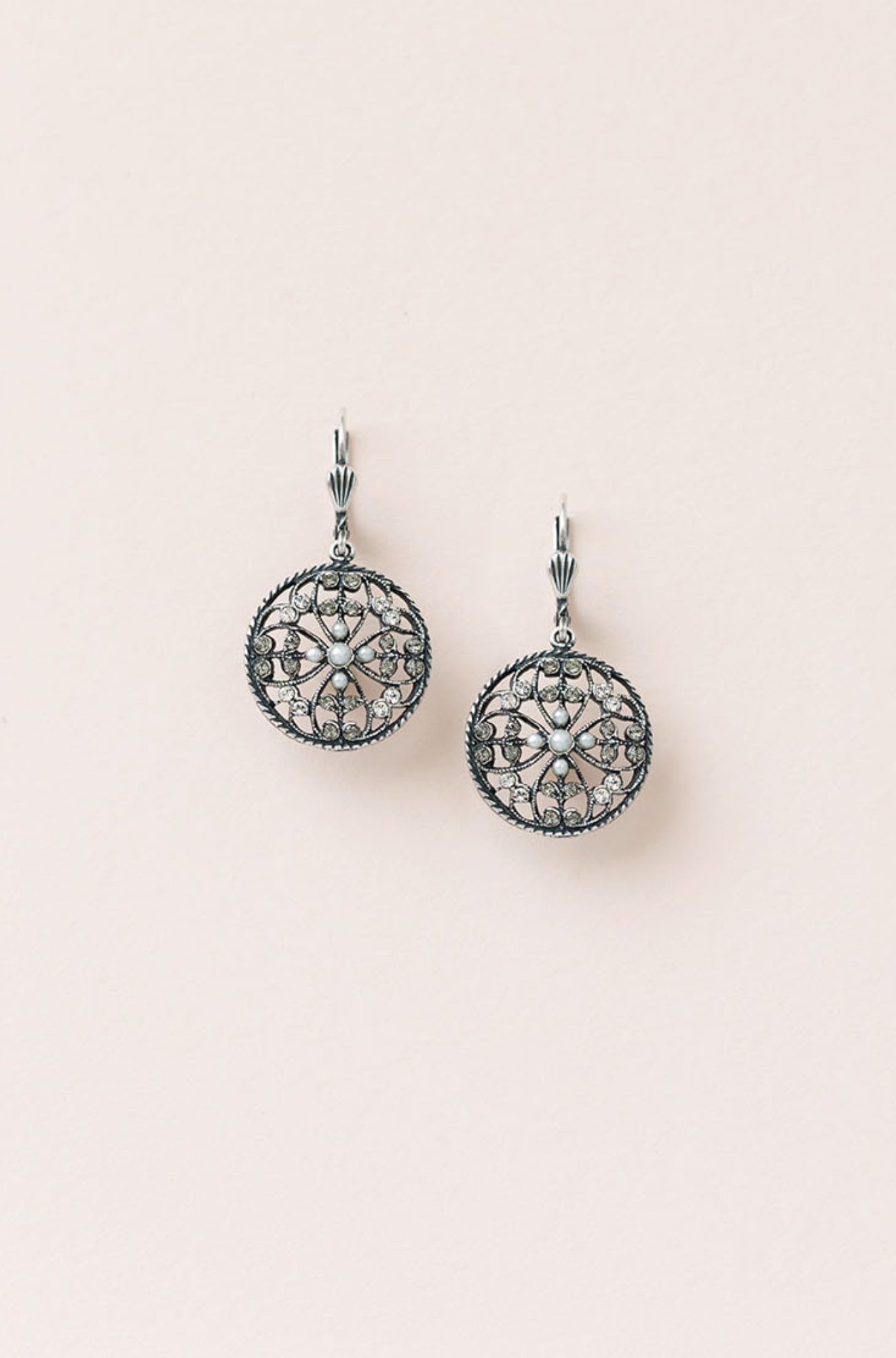 La-Vie-Parisienne-chantilly-silver-earrings